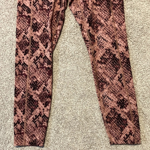 PINK Victoria’s Secret Ultimate V High Waist Snake Print Pocket Leggings… - Picture 3 of 15